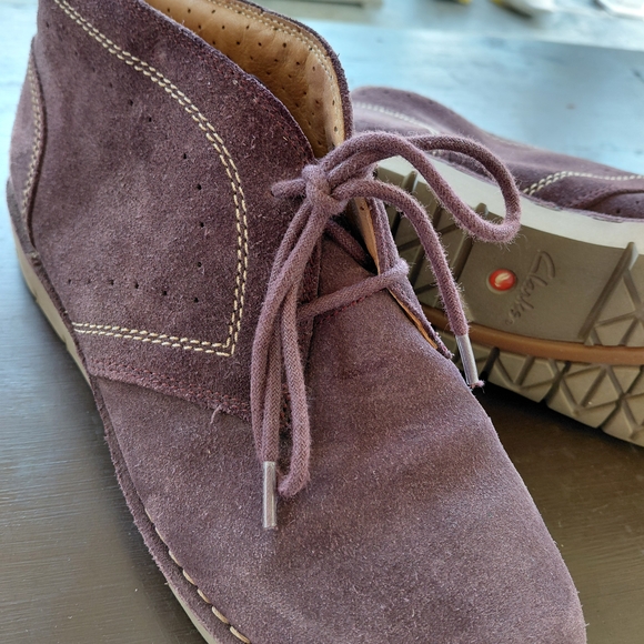 Clarks Astin Unstuctured Chukka Ankle Boots Deep Purple Size 8. - Picture 1 of 8